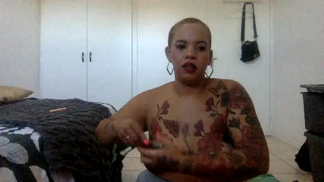 Snapshot of Rose_Gold_0503 chatting on February 12, 2:43 pm Rose Gold 0503 online show from February 12, 2:43 pm