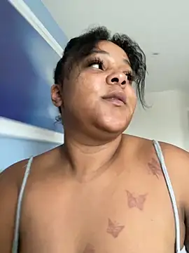 Snapshot of yourfavlightskinn chatting on October 2, 2:13 pm yourfavlightskinn online show from October 2, 2:13 pm