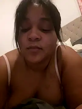 Snapshot of yourfavlightskinn chatting on November 22, 10:53 pm yourfavlightskinn online show from November 22, 10:53 pm