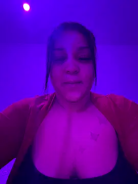 Snapshot of yourfavlightskinn chatting on December 21, 7:21 pm yourfavlightskinn online show from December 21, 7:21 pm