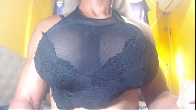 Snapshot of DanielaMuscleTS chatting on January 7, 8:10 pm DanielaMuscleTS online show from January 7, 8:10 pm