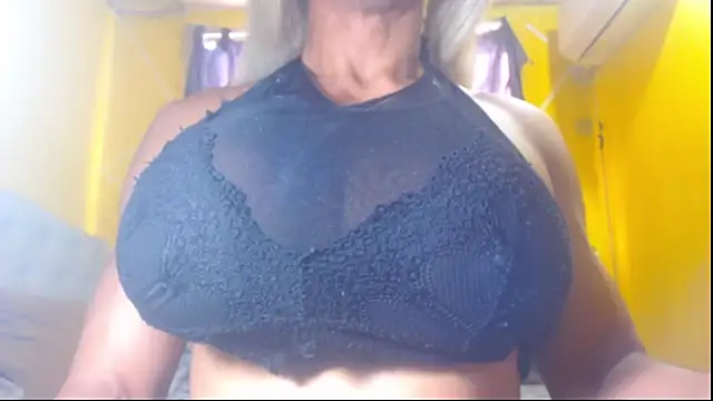 Snapshot of DanielaMuscleTS chatting on January 14, 8:37 pm DanielaMuscleTS online show from January 14, 8:37 pm