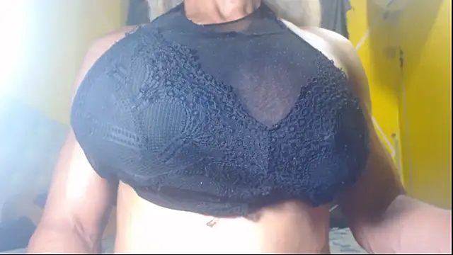 Snapshot of DanielaMuscleTS chatting on January 19, 12:49 am DanielaMuscleTS online show from January 19, 12:49 am