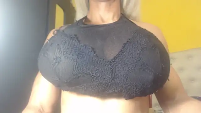 Snapshot of DanielaMuscleTS chatting on January 30, 9:04 pm DanielaMuscleTS online show from January 30, 9:04 pm