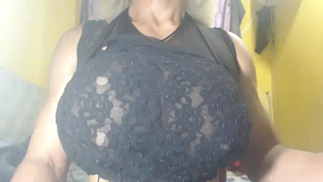 Snapshot of DanielaMuscleTS chatting on March 15, 10:33 pm DanielaMuscleTS online show from March 15, 10:33 pm