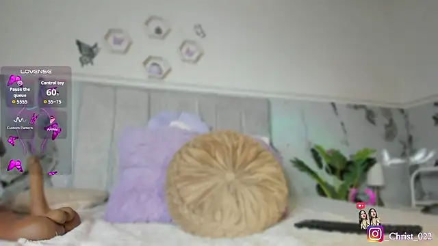 christal cutee online show from March 8, 4:05 am