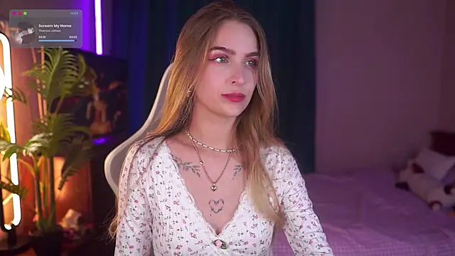 Kamila icee online show from October 9, 6:50 pm