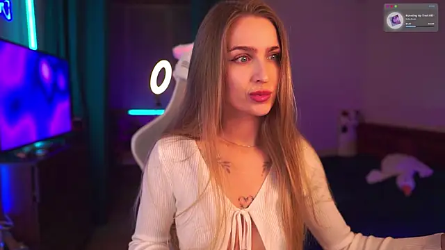 Kamila icee online show from November 25, 8:20 pm