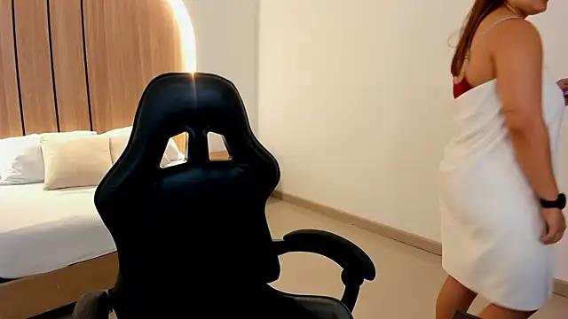 zoe danae  online show from March 6, 12:12 pm