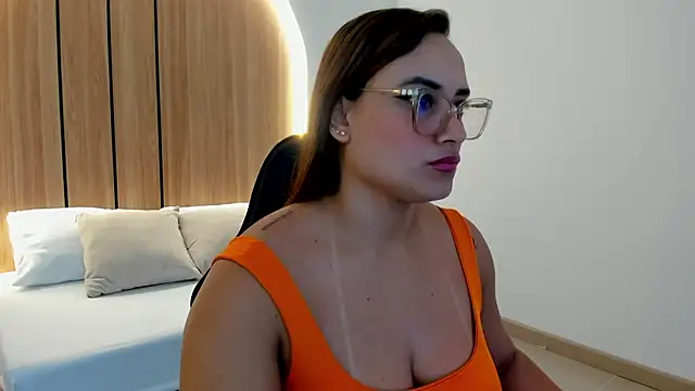 zoe danae  online show from April 9, 12:32 pm