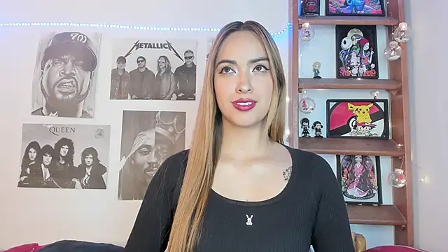 Snapshot of Meowlody chatting on November 26, 11:17 pm Meowlody online show from November 26, 11:17 pm