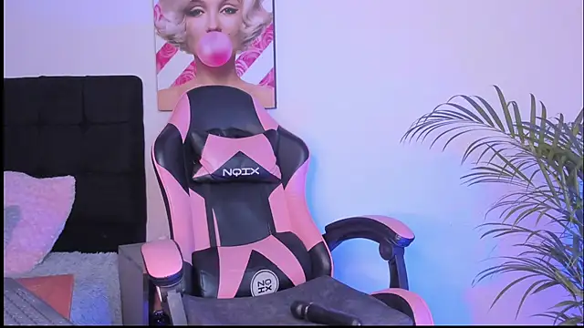 Snapshot of Kenia_tompson01 chatting on October 13, 7:25 pm Kenia tompson01 online show from October 13, 7:25 pm