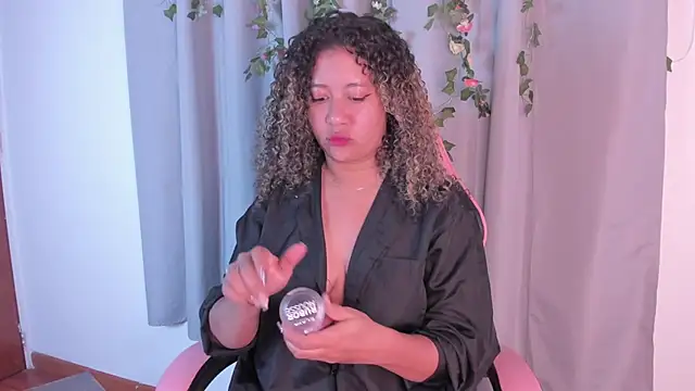 Snapshot of Kenia_tompson01 chatting on November 15, 1:07 pm Kenia tompson01 online show from November 15, 1:07 pm