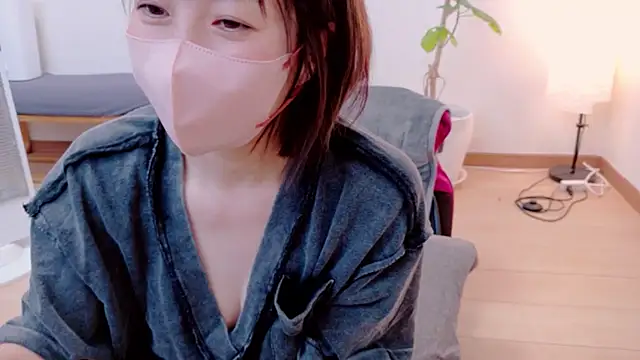Snapshot of CherryMomo chatting on June 11, 12:19 am CherryMomo online show from June 11, 12:19 am