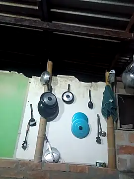 Snapshot of Janle_19c chatting on January 2, 11:27 pm Janle 19c online show from January 2, 11:27 pm