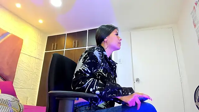 Charlotte Ice1 online show from February 1, 5:05 pm