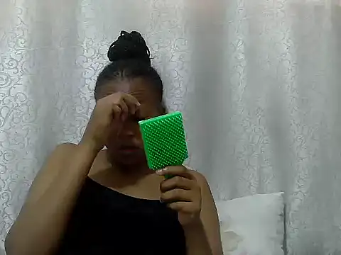 Snapshot of tinabestdoll chatting on November 24, 10:37 am tinabestdoll online show from November 24, 10:37 am