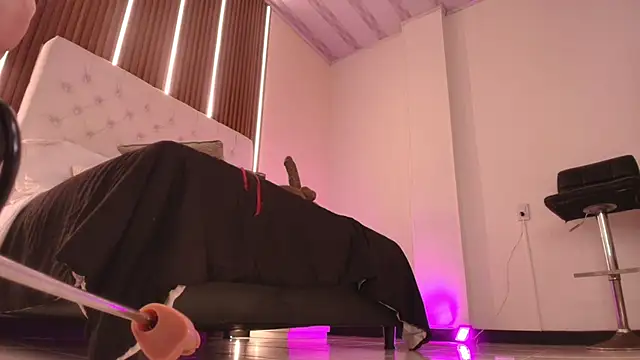 Snapshot of sweetty_paulina chatting on December 13, 7:53 pm sweetty paulina online show from December 13, 7:53 pm