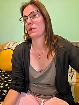 Snapshot of SpiceLea chatting on November 12, 2:28 pm SpiceLea online show from November 12, 2:28 pm