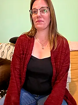 Snapshot of SpiceLea chatting on December 4, 1:42 pm SpiceLea online show from December 4, 1:42 pm