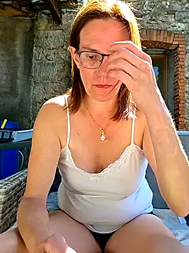 SpiceLea online show from April 16, 12:39 pm