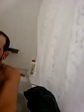 Snapshot of LongDongDaddy302 chatting on December 6, 7:10 am LongDongDaddy302 online show from December 6, 7:10 am