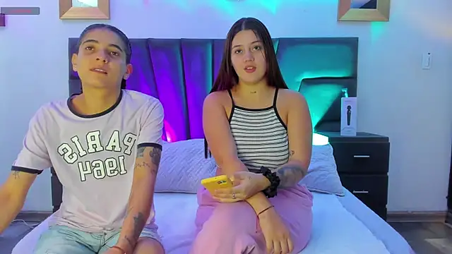 Snapshot of AndreaAndKarina chatting on January 17, 12:21 pm AndreaAndKarina online show from January 17, 12:21 pm