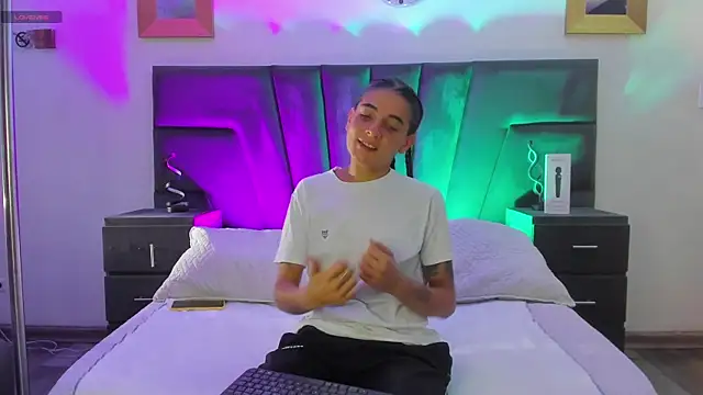 Snapshot of AndreaAndKarina chatting on January 19, 12:50 pm AndreaAndKarina online show from January 19, 12:50 pm