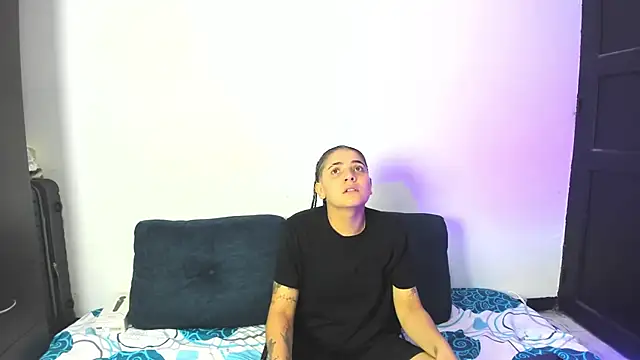 Snapshot of AndreaAndKarina chatting on November 29, 12:02 am AndreaAndKarina online show from November 29, 12:02 am