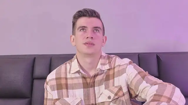 MikaelSlow online show from April 4, 3:31 pm