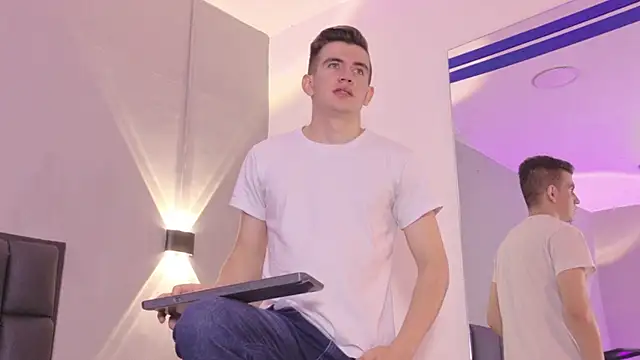 MikaelSlow online show from April 13, 7:08 pm