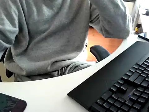 Snapshot of big-pig chatting on January 3, 12:43 am big-pig online show from January 3, 12:43 am