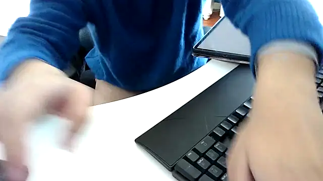 Snapshot of big-pig chatting on February 13, 1:40 am big-pig online show from February 13, 1:40 am