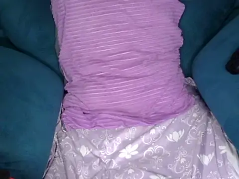 Snapshot of SquirtQueen222 chatting on December 7, 10:50 pm SquirtQueen222 online show from December 7, 10:50 pm