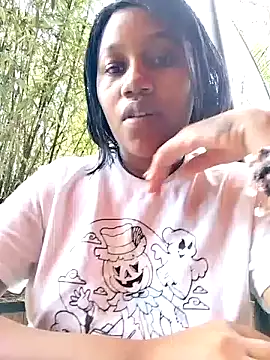 Snapshot of SquirtQueen222 chatting on December 20, 2:27 pm SquirtQueen222 online show from December 20, 2:27 pm