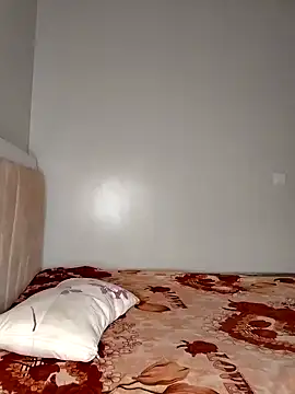 Snapshot of SquirtQueen222 chatting on January 1, 12:00 am SquirtQueen222 online show from January 1, 12:00 am