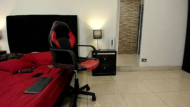 Snapshot of MarilynDavies chatting on December 17, 6:02 am MarilynDavies online show from December 17, 6:02 am