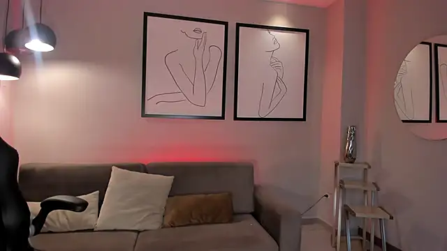 Snapshot of DonnaStonne chatting on February 5, 1:47 am DonnaStonne online show from February 5, 1:47 am