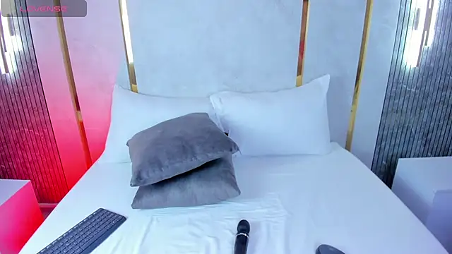 amor smith  online show from November 28, 3:09 am