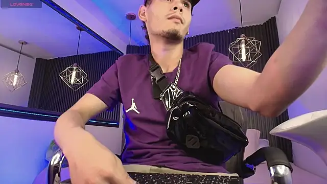 Snapshot of _white_fox_1 chatting on September 17, 11:28 pm white fox 1 online show from September 17, 11:28 pm