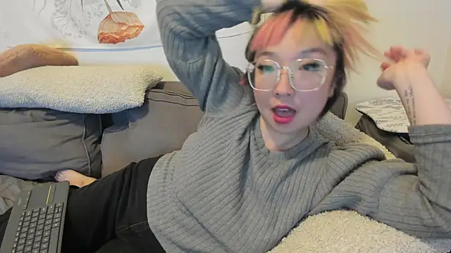 Snapshot of luxgray chatting on December 15, 1:35 am luxgray online show from December 15, 1:35 am