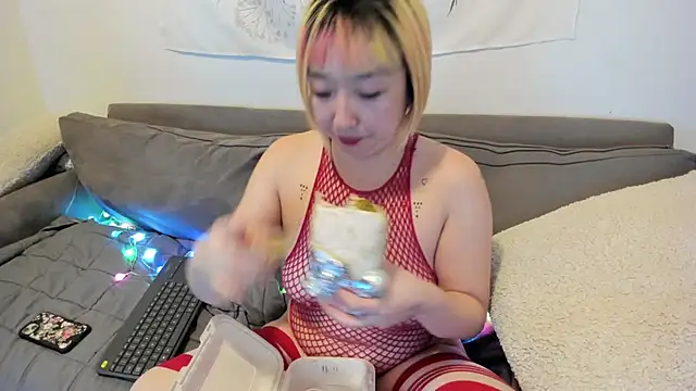 Snapshot of luxgray chatting on December 24, 1:38 am luxgray online show from December 24, 1:38 am