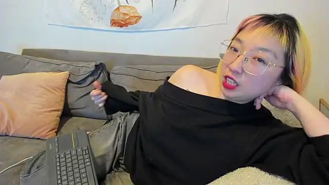 Snapshot of luxgray chatting on January 18, 3:20 am luxgray online show from January 18, 3:20 am