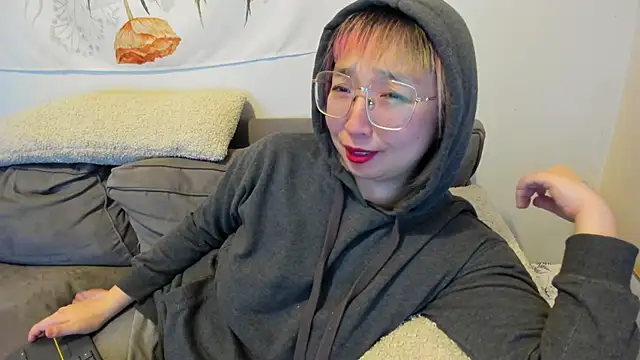 Snapshot of luxgray chatting on February 1, 1:02 am luxgray online show from February 1, 1:02 am