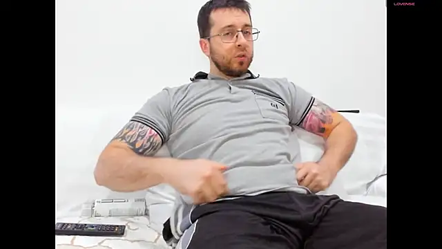 Snapshot of JayXCee_Official chatting on January 2, 3:19 pm JayXCee Official online show from January 2, 3:19 pm