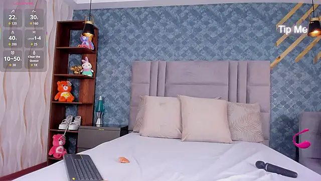 Snapshot of NiiaMoore chatting on October 3, 10:18 pm NiiaMoore online show from October 3, 10:18 pm