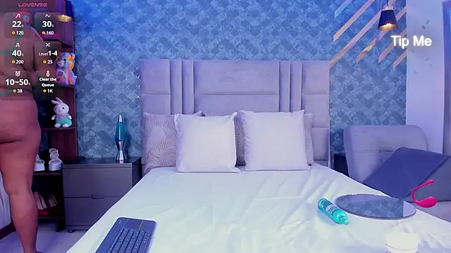 Snapshot of NiiaMoore chatting on November 5, 8:20 pm NiiaMoore online show from November 5, 8:20 pm