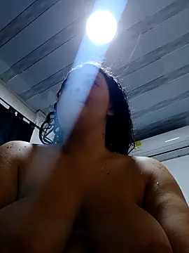 Snapshot of Liancy chatting on December 4, 10:07 pm Liancy online show from December 4, 10:07 pm