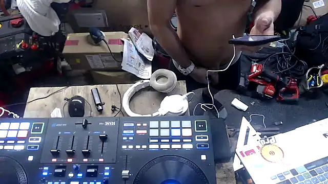 Snapshot of tongueispowerr6d9 chatting on January 5, 9:57 pm tongueispowerr6d9 online show from January 5, 9:57 pm