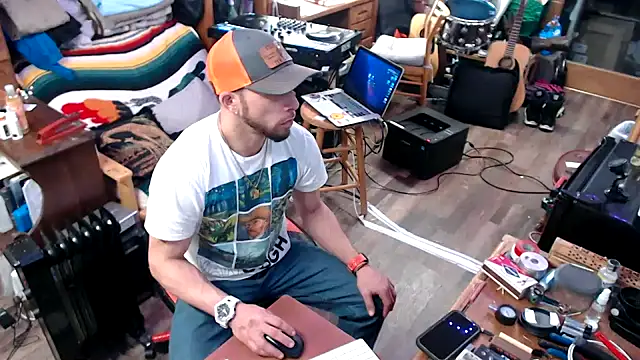 Snapshot of tongueispowerr6d9 chatting on February 11, 2:46 am tongueispowerr6d9 online show from February 11, 2:46 am